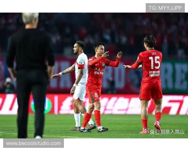 中超经典时刻再现，球队逆转绝杀展现竞争力增强，激荡观众热情