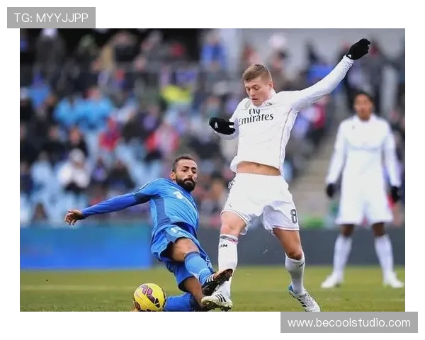 皇马关键比赛表现起伏:球队争冠形势受阶段性波动考验 皇马关键比赛表现起伏:球队争冠形势受阶段性波动考验