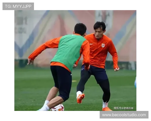 桑保利执教风格强调高位逼抢与快速转换,战术体系注重进攻压迫 桑保利执教风格强调高位逼抢与快速转换,战术体系注重进攻压迫