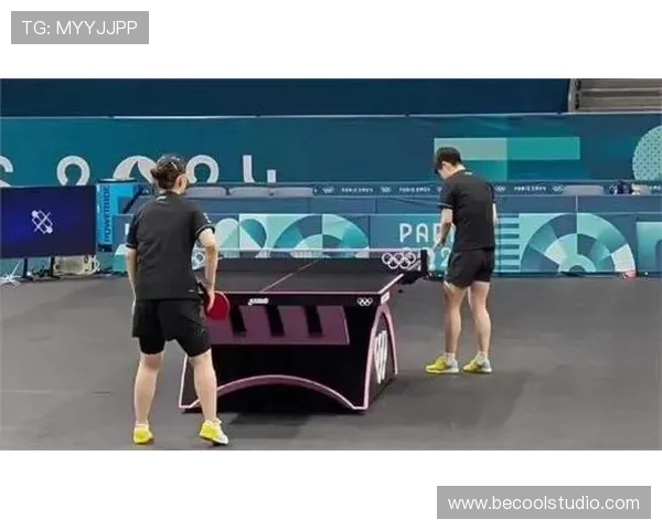 何卓佳家里装修得比五星酒店还豪，打球时候跟路人一个样倒是挺反差的嘛