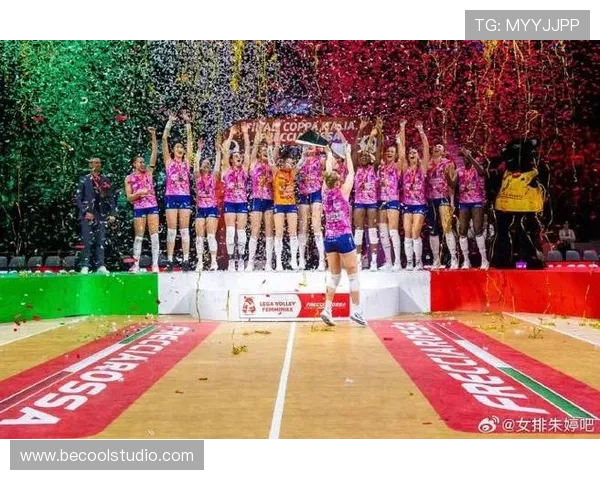 朱婷的朋友圈都得是钻石吧，日常逛街估计比我今年工资还贵？